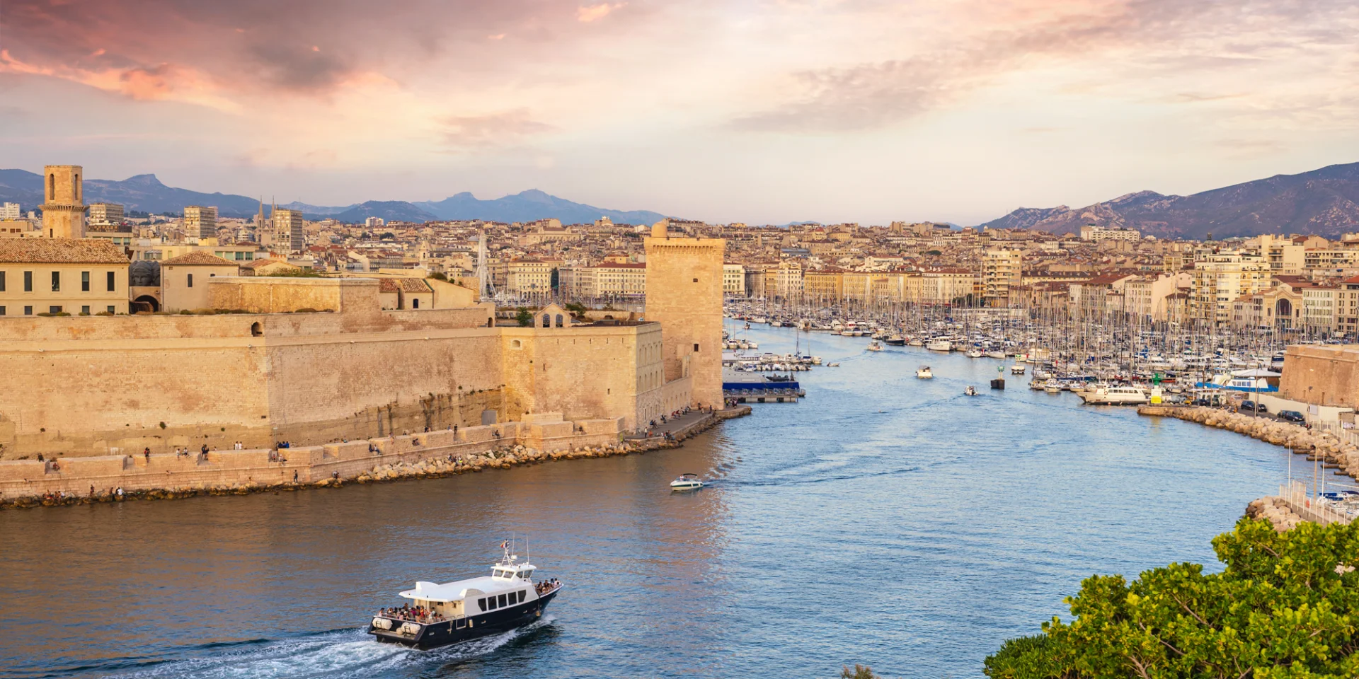 vieux-port-marseille-provence-1920x960.webp